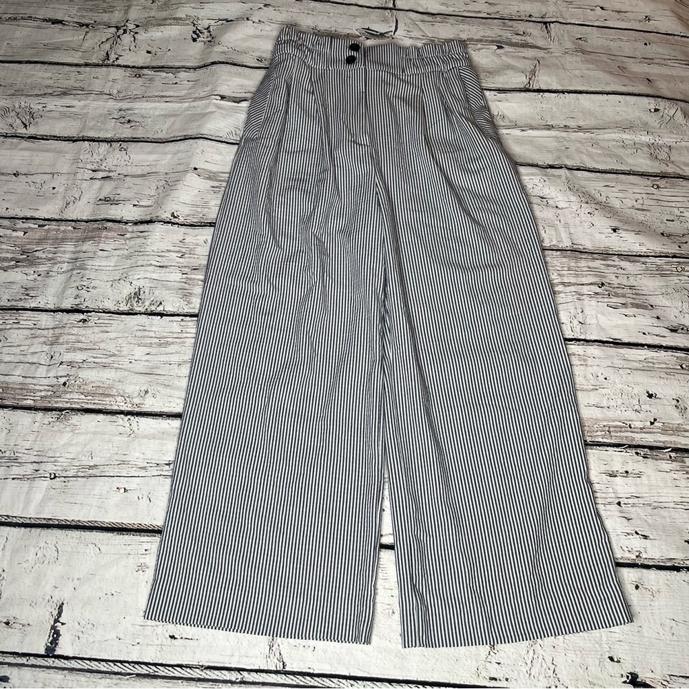 H&M Stiped Wide Legs Cropped Pants Size 6